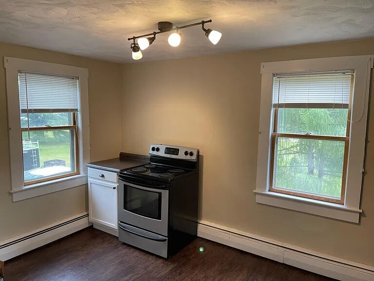 Building Photo - 11 Lawrence St