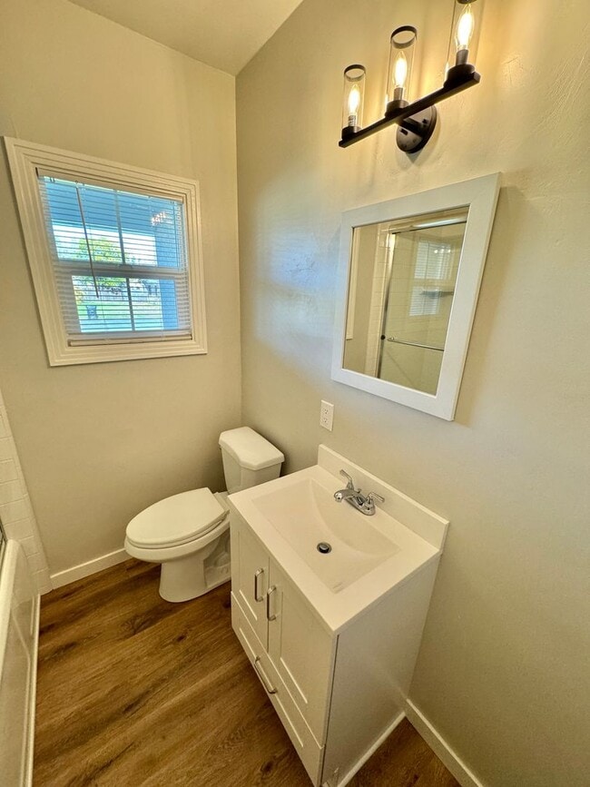 Building Photo - Remodeled 3BD/1BA Single-Family Home – Mov...