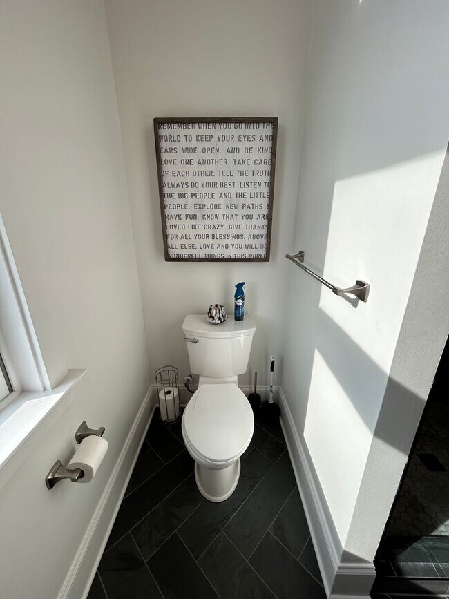 Building Photo - Beautifully Furnished 1/1 Apartment in Downtown Broad St.- $2,350