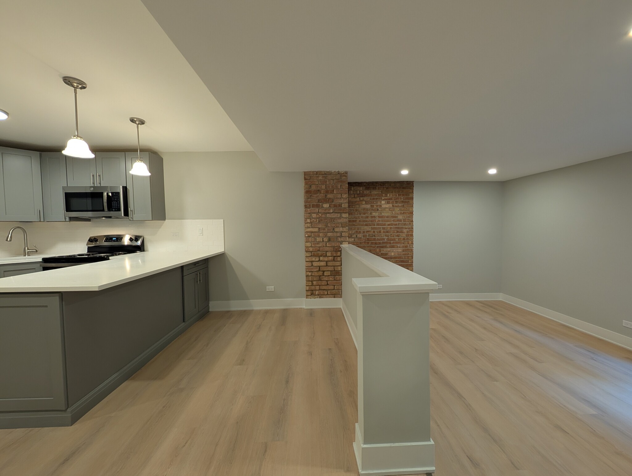 Building Photo - 1214 N La Salle Dr