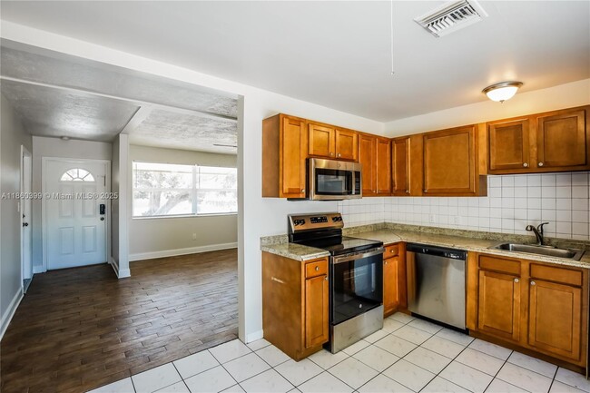 Building Photo - 6648 Osborne Dr