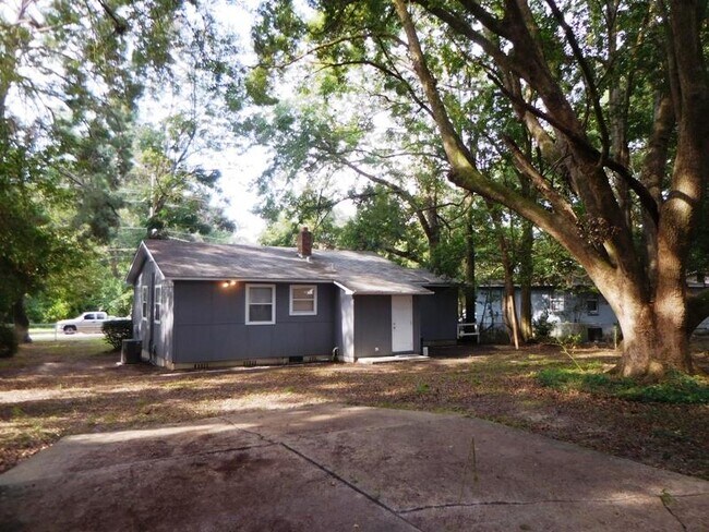 Building Photo - 1668 Pepper Dr