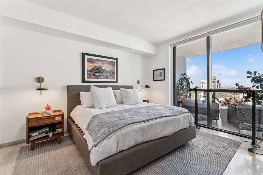 Building Photo - 88 SW 7th St