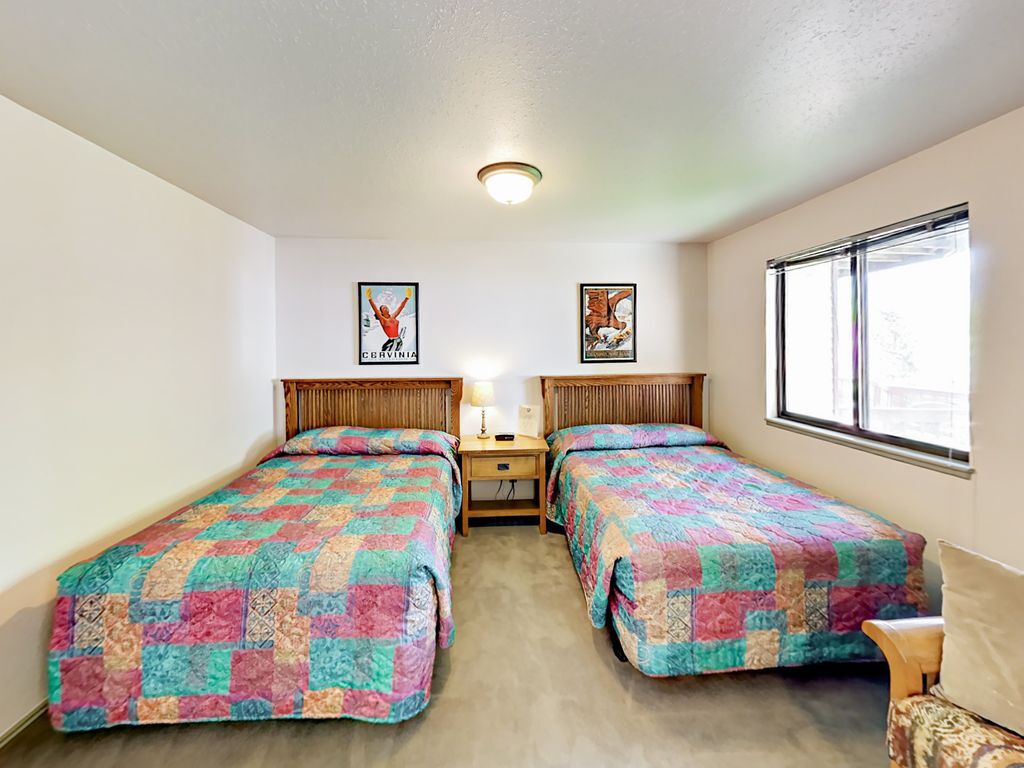 Building Photo - 8014 S Sunnyoak Cir