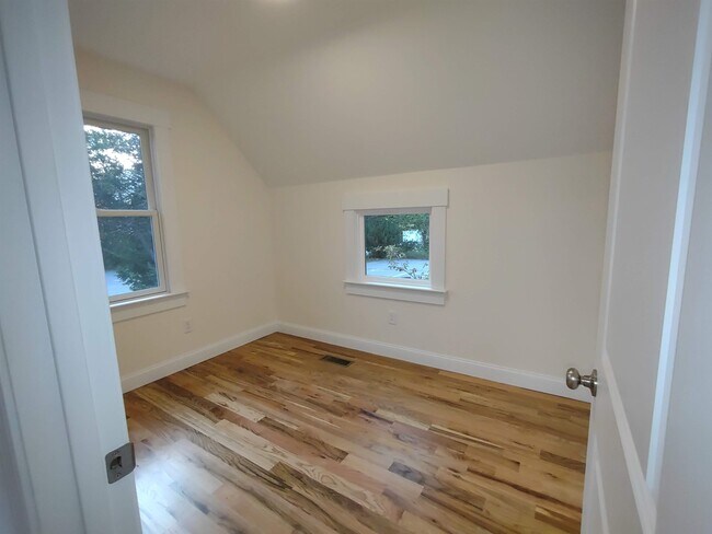 Building Photo - 394 Union Ave