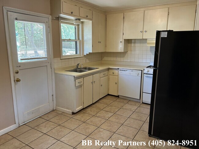 Building Photo - 431 S Pittsburg Ave