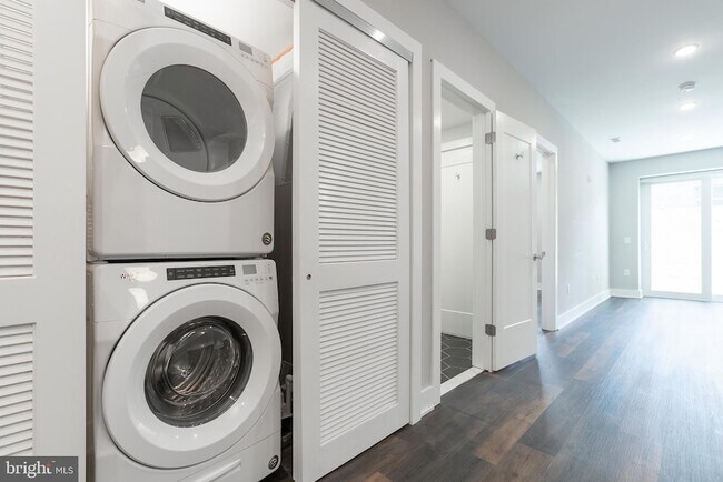 Building Photo - 45 W Haines St