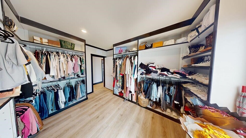 Building Photo - 822 Private Rd