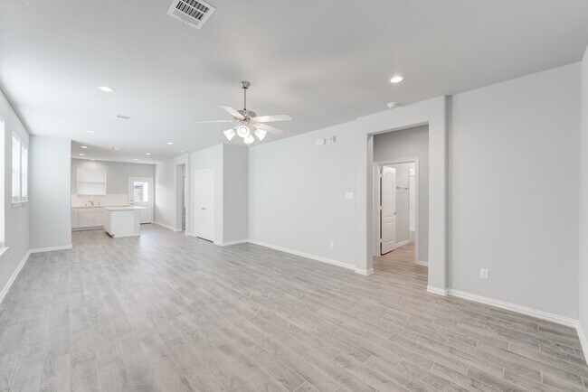 Building Photo - 1225 Red Hills Dr