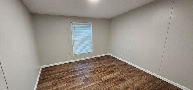 Building Photo - Spacious 3-bedroom, 2-bathroom mobile home. Showings Coming Soon!