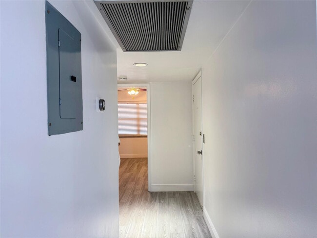 Building Photo - 801 SW 133rd Terrace