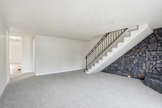 Building Photo - 611 S Ferrall St