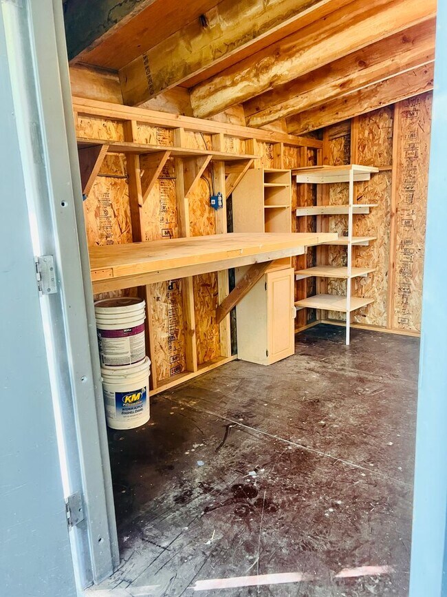 Building Photo - Charming 3BR/1BA w/ 1-car garage, long driveway, fenced yard, wood stove & shed/workshop.