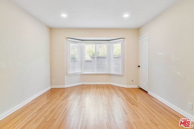 Building Photo - 2148 Prosser Ave