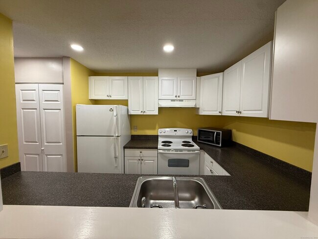 Building Photo - 175 Mill Pond Rd