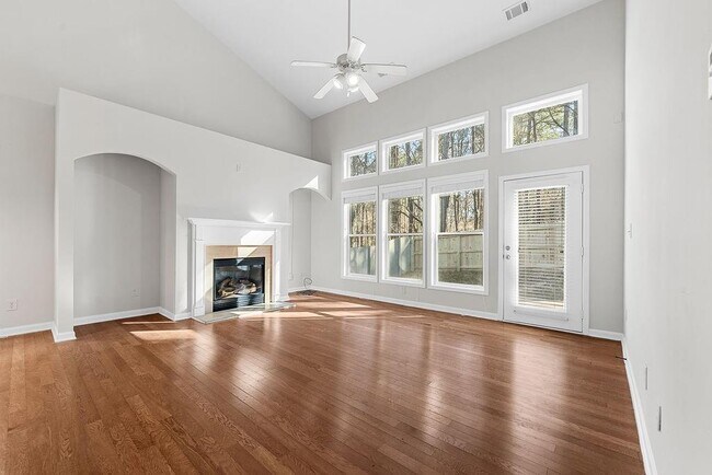 Building Photo - 3476 Harvest Ridge Ln NE