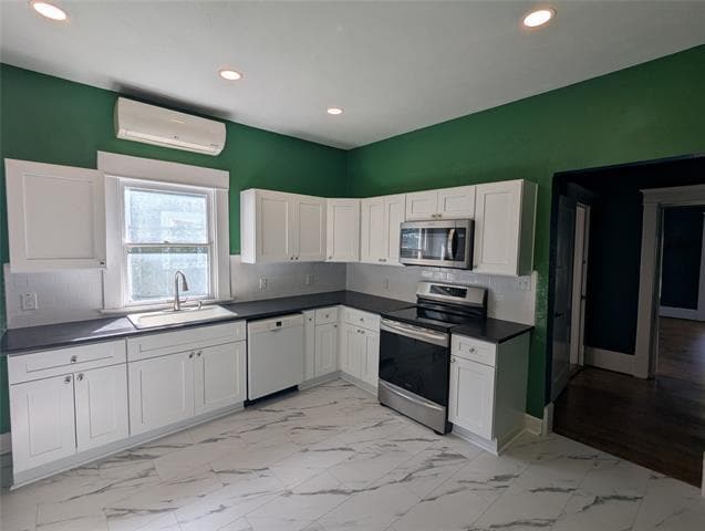 Building Photo - 4526 Reiger Ave