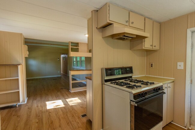 Building Photo - 2 Bed, 1 Bath, Manufactured Home in Harper...