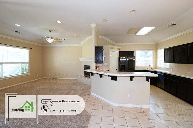 Building Photo - 2631 Queens Way