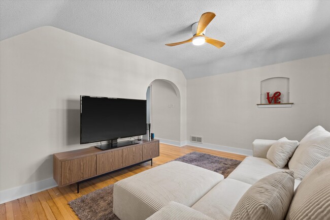 Building Photo - 311 E Rosedale Ave