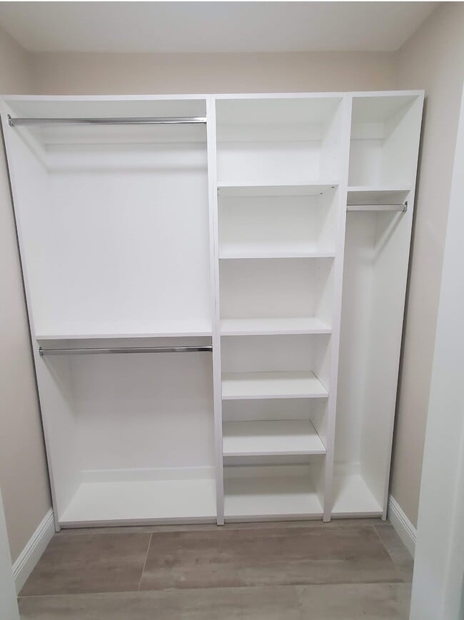 Building Photo - 580 NW 13th Dr