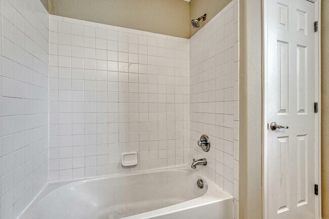 Building Photo - 5643 S Biloxi Way