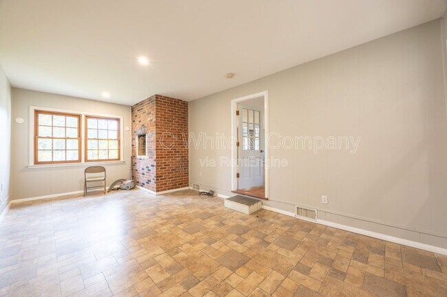 Building Photo - 43 Evergreen Rd