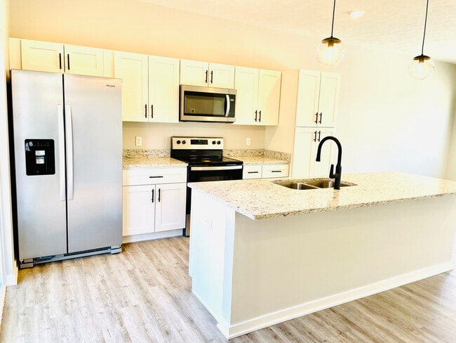 Building Photo - 20877 South Ct