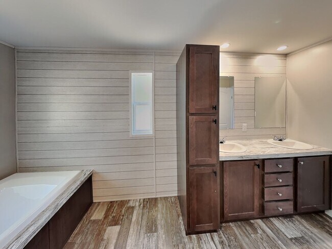 Building Photo - 1601 Quail Run