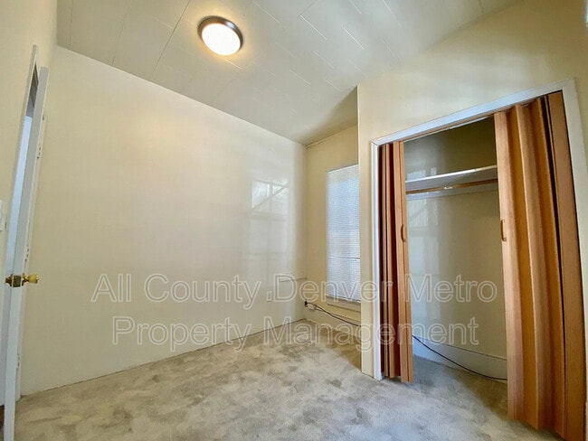 Building Photo - 912 13th St