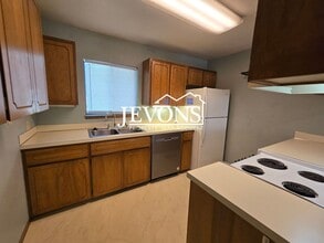 Building Photo - 1212 S 5th Ave