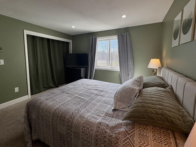 Building Photo - 25 Lawrence St