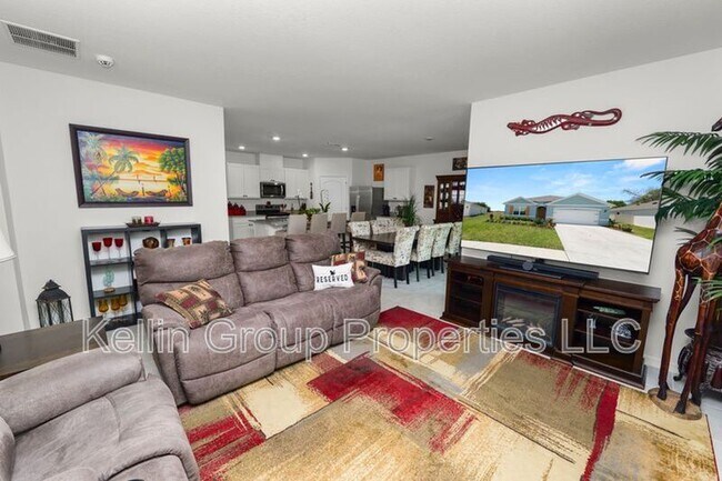 Building Photo - 833 Ambleside Dr