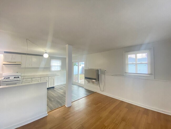 Building Photo - 30 Thorwald Ave