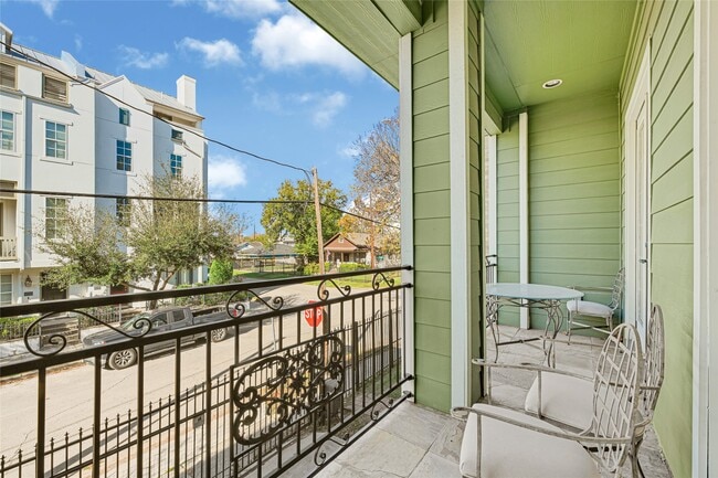 Building Photo - 2736 Cortlandt St