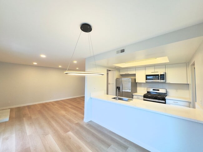 Building Photo - FULLY REMODELED: Spacious 3 bedroom condo in San Marcos With AC