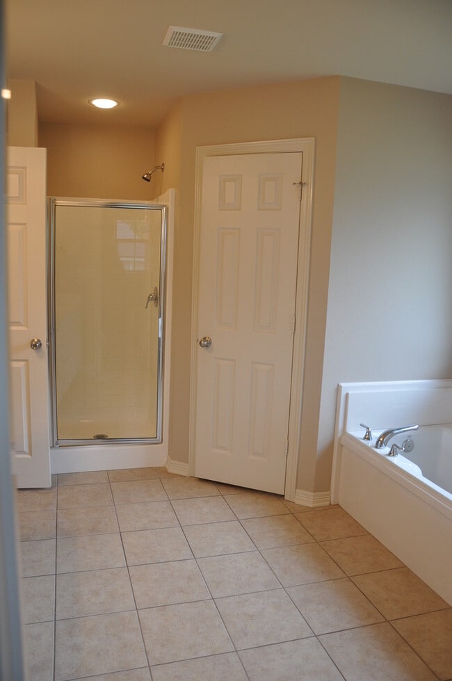 Building Photo - Coming Soon! Lovely 3 Bedroom 2 Bath Home ...