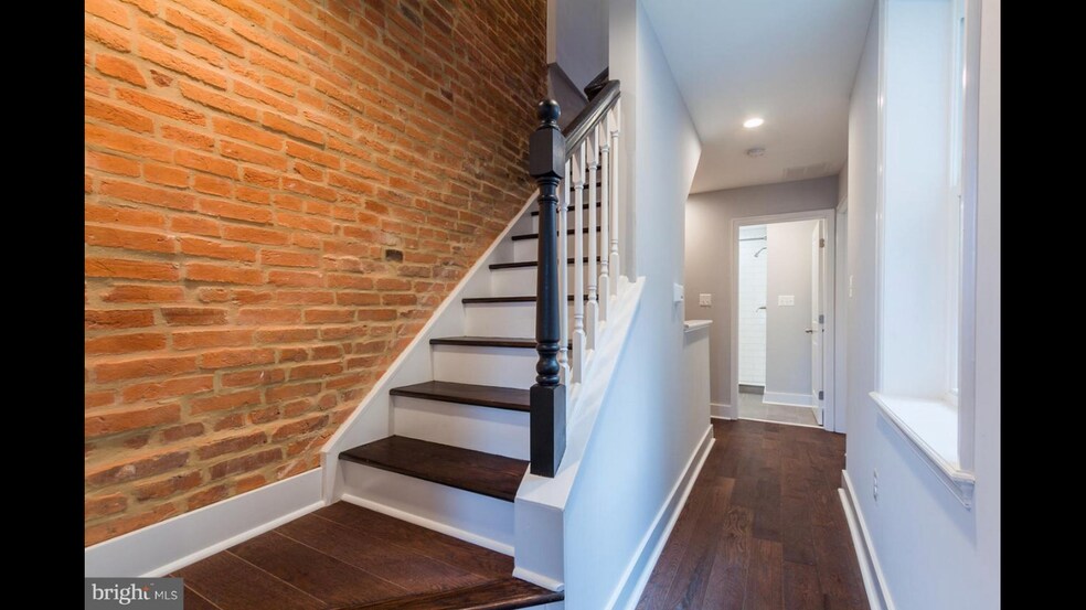 Building Photo - 9 E Fort Ave