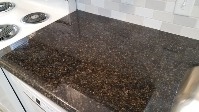 Building Photo - BEAUTIFUL STUDIO NEAR SORORITY ROW!!