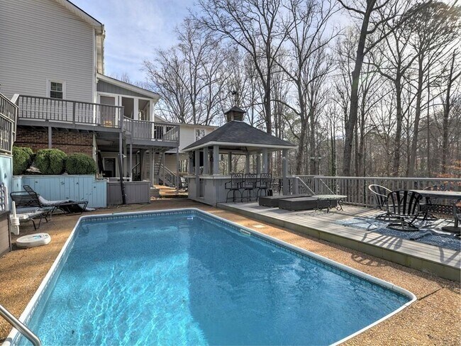 Building Photo - 3932 Shoemaker Ct