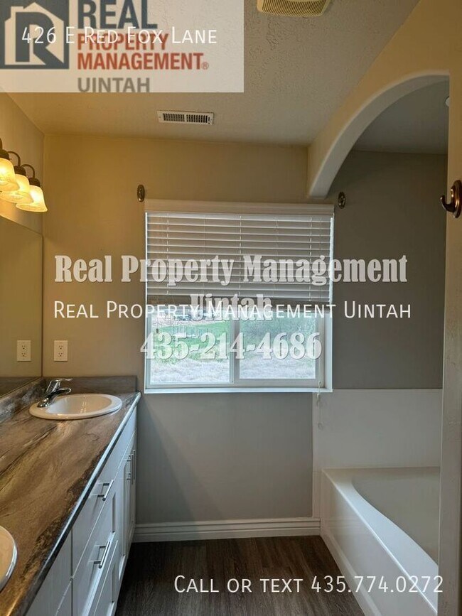 Building Photo - 426 Redfox Ln