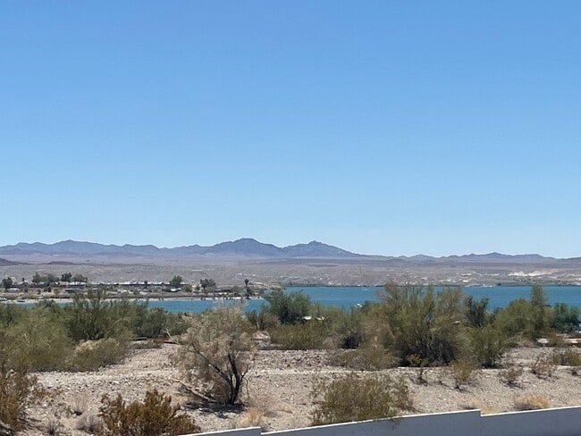 Building Photo - 3 Bed, 2 Bath in Gated Community with Lake Views