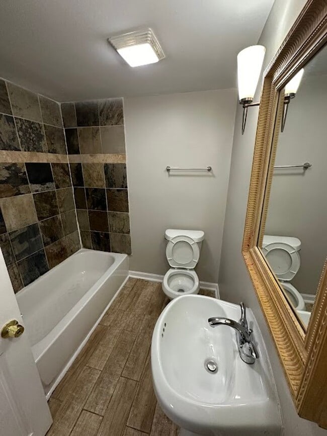 Building Photo - 4 bedrooms & 3 bath in Decatur!