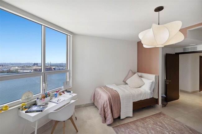 Building Photo - 808 Brickell Key Dr