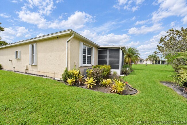 Building Photo - 545 NW Portofino Ln