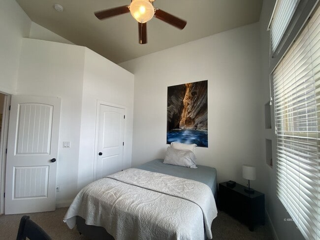 Building Photo - 463 Deadwood Dr