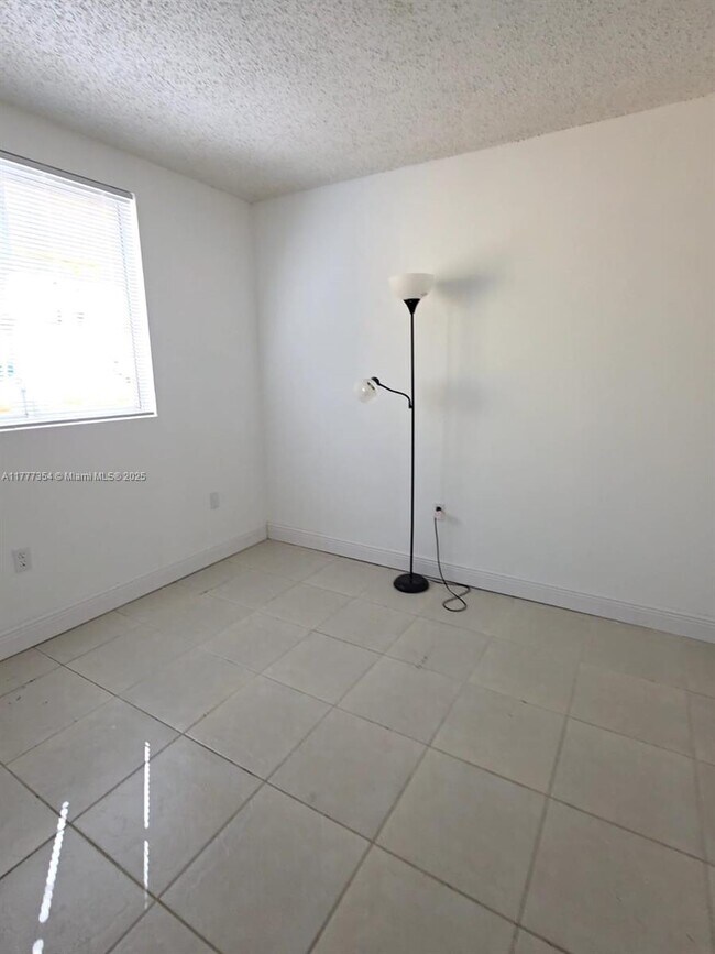 Building Photo - 14961 SW 82nd Ln