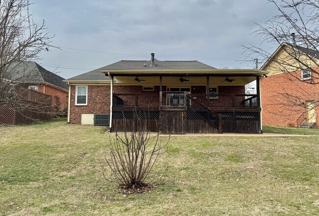 Building Photo - One-Level Living with Garage on a Cul-de-Sac in Nashville!