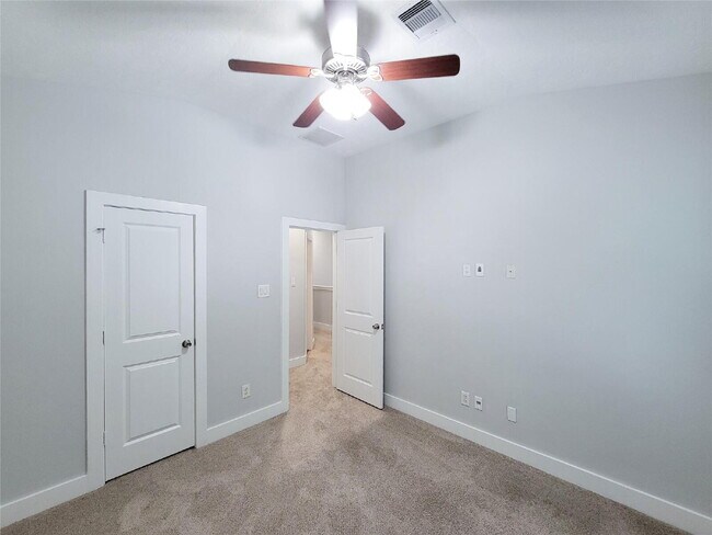 Building Photo - 3 Bed Townhome in 77003 Near Minute Maid Park + First-Floor Living