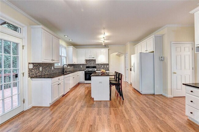 Building Photo - 3615 Ansley Park Dr